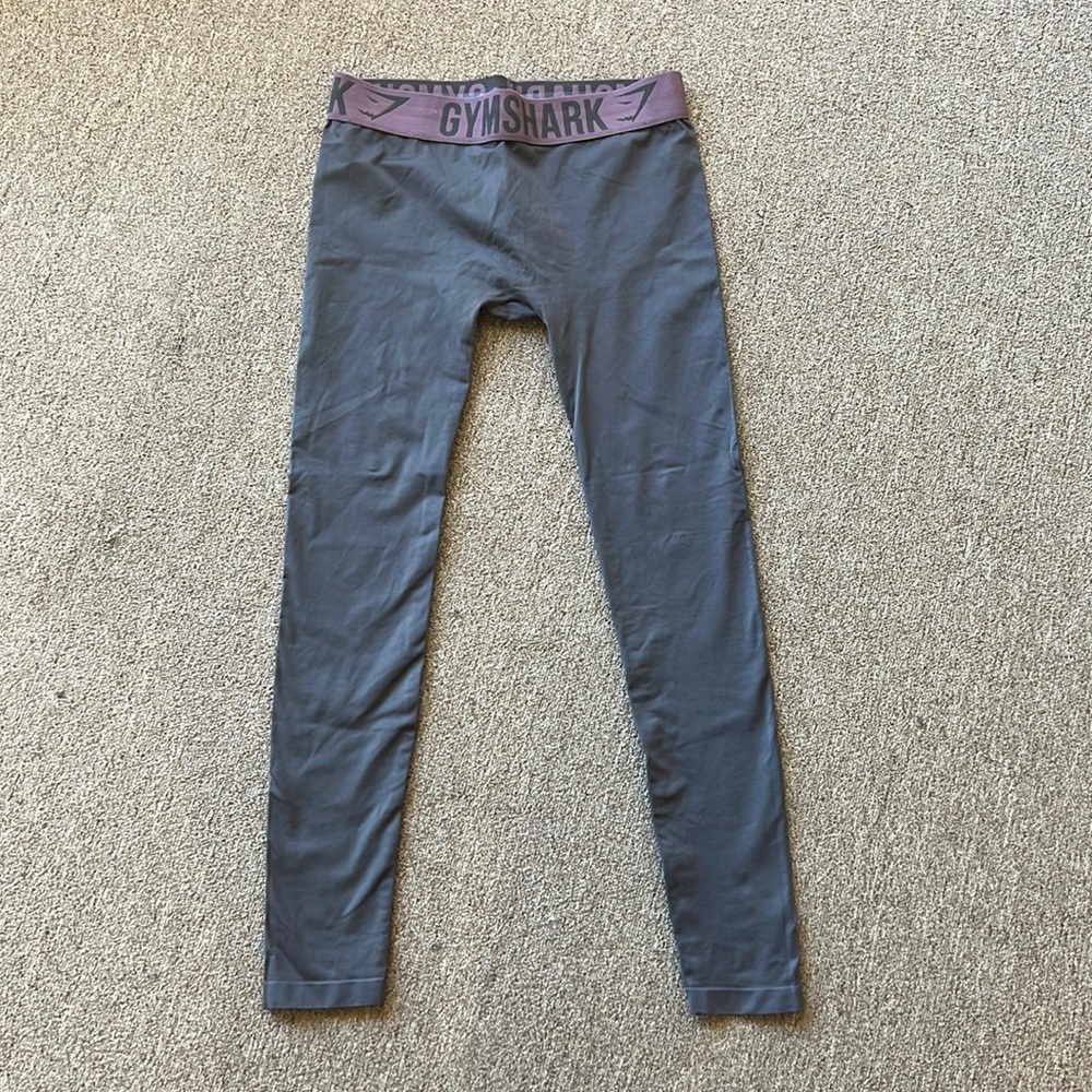 GYMSHARK GRAY LEGGINGS SIZE MEDIUM